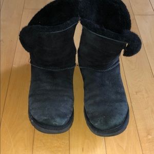 Black Bailey Button UGG